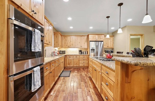 Tahoe Village Villa | Luxury Home | Heavenly-Chef`s Kitchen | Sleeps 8