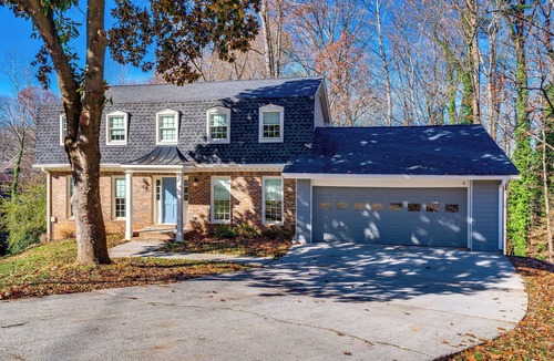 North Brookhaven House | Luxury Home in Brookhaven Atlanta with Pool Table for 30+ Days stays