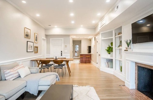 Fenway–Kenmore Apartment | Luxury Home located in Back Bay 8min walk to Fewnway Park, close to Boston University, Berklee & MIT