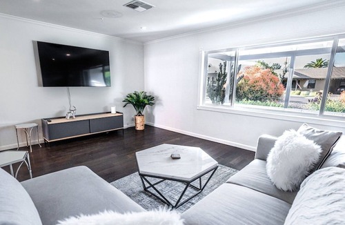 Village Grove House | Luxury Home on Windsor *Near Old Town* Heated Pool