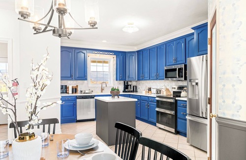 Luray House | Luxury Home · Private Pool · Hot Tub · Arcade · Movie Room · Epic Views & more!