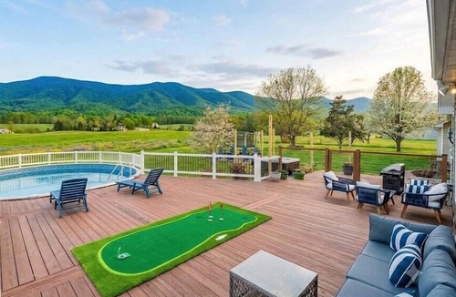 Luray House | Luxury Home · Private Pool · Hot Tub · Arcade · Movie Room · Epic Views & more!