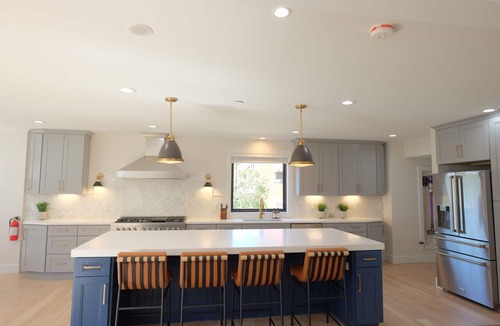East Falls Church Villa | Luxury home with 9 Bedrooms, 8.5 Baths – 2 minutes walking to metro station.