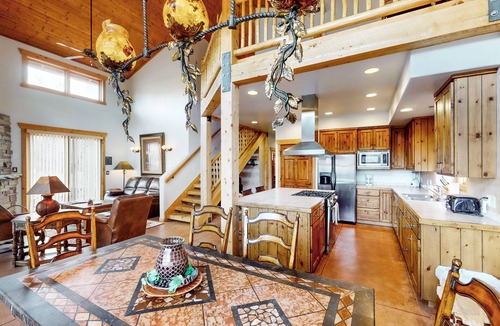 Coyote Run House | Luxury home with spectacular views and hot tub - walk to the golf course