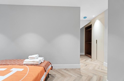 Telegraph Hill Apartment | Luxury Home & Work Haven Comfort for Families