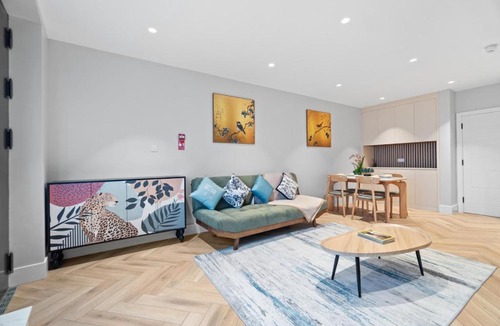 Telegraph Hill Apartment | Luxury Home & Work Haven Comfort for Families