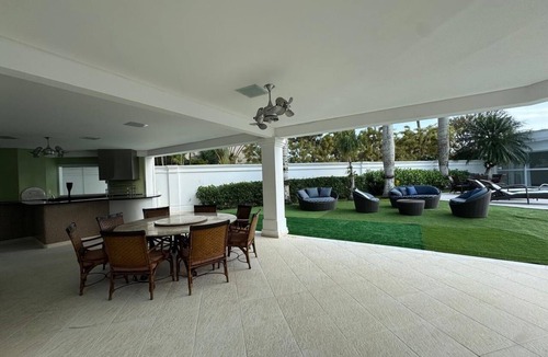Jardim Acapulco House | Luxury house in Jardim Acapulco, gated community with 24-hour security.
