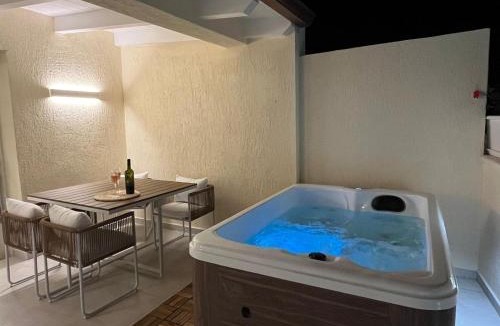 Murta Maria Villa | Luxury House & Spa in Baia Turchese con idromassaggio privato