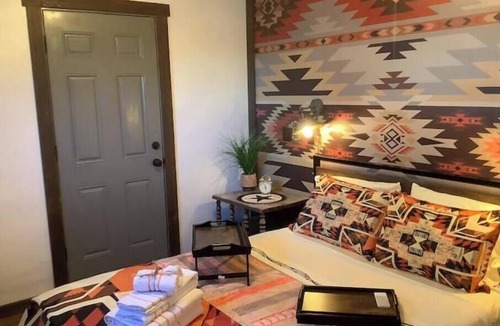 Reed Point House | Luxury in the country! The Dog- lovin’ Rockin' K offers A/C, WiFi and views!