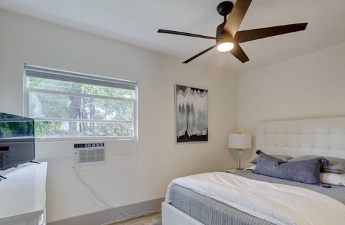 Victoria Park Apartment | Luxury in Victoria Park w/ Firepit & Parking