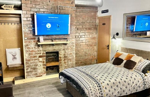 Leeds Apartment | Luxury Industrial Studio Leeds Near Brudenell social club & Headingley Stadium