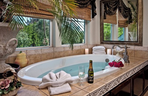 Grandview Bed & Breakfast | Luxury Jacuzzi suite , Private entrance , Full Breakfast