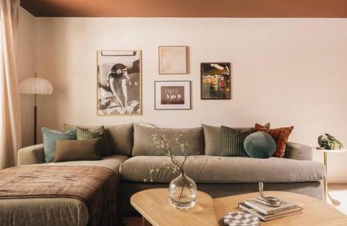 South Westminster House | Luxury Japandi Retreat l Hot Tub l Game Room l Fire Pit l 15min to Denver and Boulder