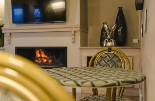 Stellenbosch Apartment | Luxury Jonker Retreat - Fireplace & Mountain Views