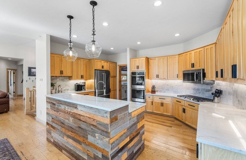 Elk Crossing House | Luxury Keystone Riverfront House w/Hot tub, Mountain Views, Golf & Ski Access