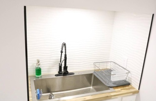 Schenectady Apartment | Luxury king bed parking & washer
