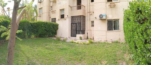 Sheikh Zayed City Apartment | Luxury King Bed with garden-Zayed Families only