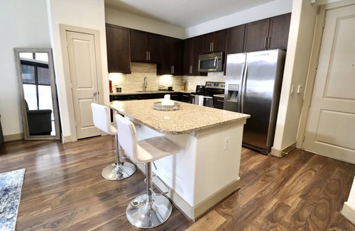 Midtown Apartment | Luxury King Suite/Pool/SkyLounge