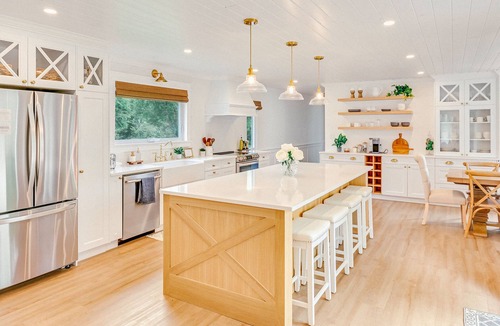 Irondale Cottage | Luxury Lakefront Cottage | 80 Acres of Private Trails | Hot Tub & Sauna
