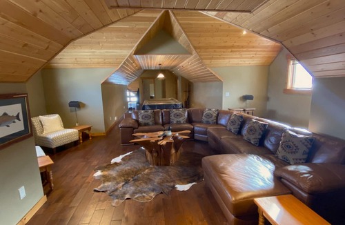 Koocanusa Ranch Cabin | Luxury Lake front house w/hot tub on Lake Koocanusa