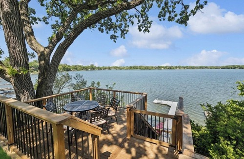 Round Lake House | Luxury Lake Home near Great Lakes Naval Station