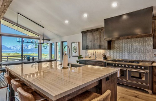 Al Tahoe Hotel | Luxury Lake Tahoe View Estate walk to the beach lt31