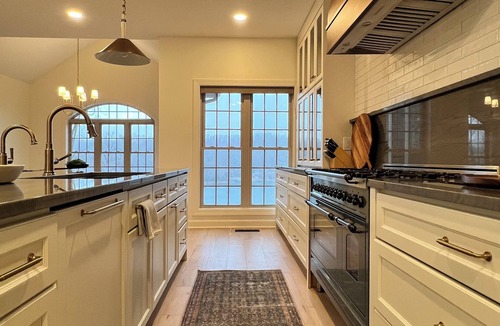Jacksboro House | Luxury Lakefront 6BR Mountain Retreat - Double Decker Dock + Tram