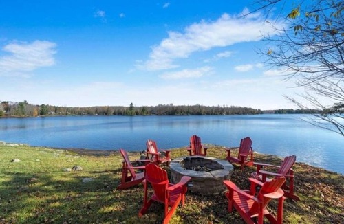 Dunchurch Villa | Luxury Lakefront Estate - Sleeps 24 - Near Muskoka