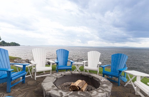 Grand Isle House | Luxury Lakefront Getaway