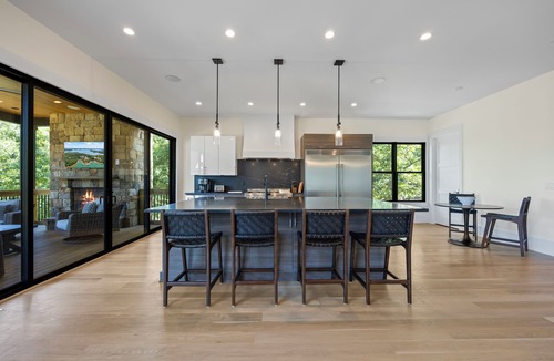 Reed Creek House | Luxury Lakefront Getaway - Space Galore