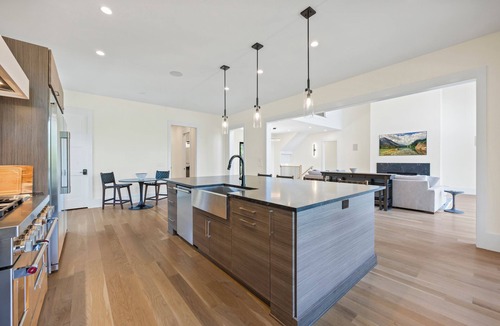 Reed Creek House | Luxury Lakefront Getaway - Space Galore