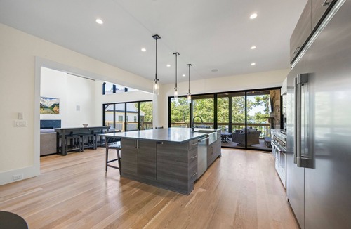 Reed Creek House | Luxury Lakefront Getaway - Space Galore
