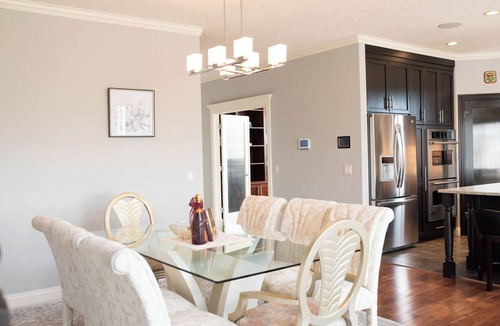 Southeast Calgary Villa | Luxury Lakefront house for all occasions, 90 mins drive to Banff, Pet friendly.