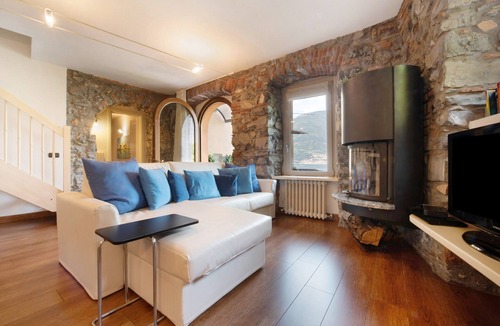 Lezzeno House | Luxury Lakefront Property with Lake View & Wi-Fi