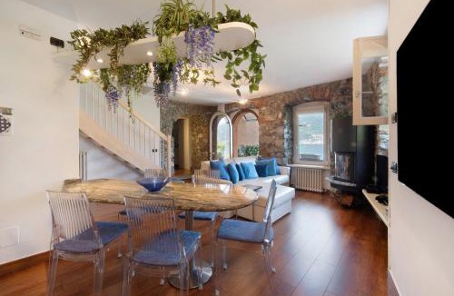 Lezzeno House | Luxury Lakefront Property
