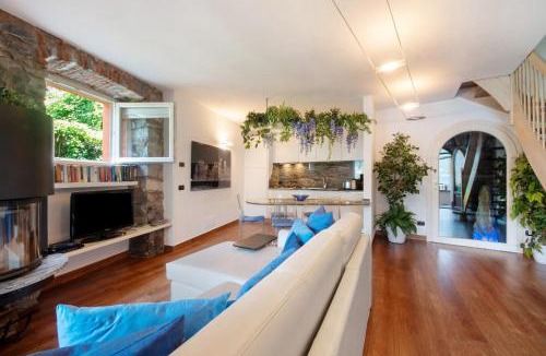 Lezzeno House | Luxury Lakefront Property