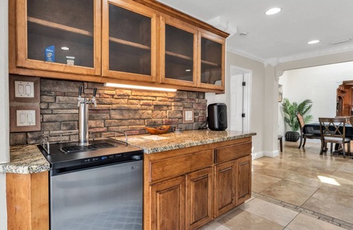 Lake Hamilton House | Luxury Lakefront Retreat | Heated Pool, Theater & Private Dock | Near Legoland | EV Charger
