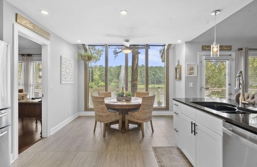 Evans House | Luxury Lakefront Retreat. 10 miles from The Masters. Sleeps 14.