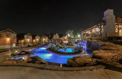 Indian Point House | Luxury Lakefront Villa 2Mi to Silver Dollar City POOL Theatre Room Kayaks