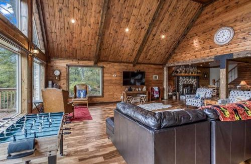 Terra Alta House | Luxury Lakeside Mountain Escape with Wraparound Deck Near Terra Alta, West Virginia