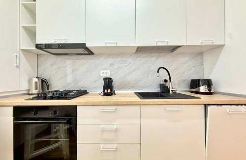 Sector 3 Apartment | Luxury Lakeview Apartment No.202 at Lebada Lake Residence