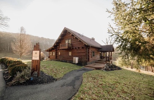 Rockbridge Cabin | Luxury LakeView Cabin in Hocking Hills w/Hot Tub, Salt Room, GameRoom,Sleeps 16