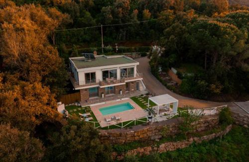 Portoferraio Villa | Luxury Liam Villa with Pool and Sea View - Goelba