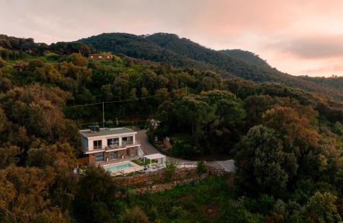 Portoferraio Villa | Luxury Liam Villa with Pool and Sea View - Goelba