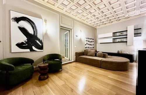 Rione III Colonna Apartment | Luxury, Light & History – An Exquisite Stay in the Heart of Rome