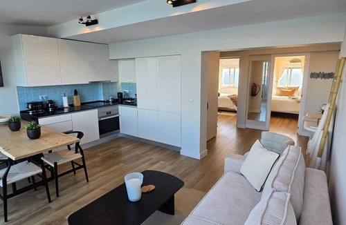 Cacilhas Apartment | Luxury Lisbon View & Balcony | AC, Elevator