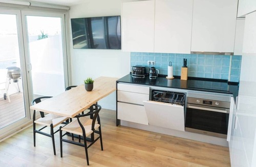 Cacilhas Apartment | Luxury Lisbon View & Balcony | AC, Elevator