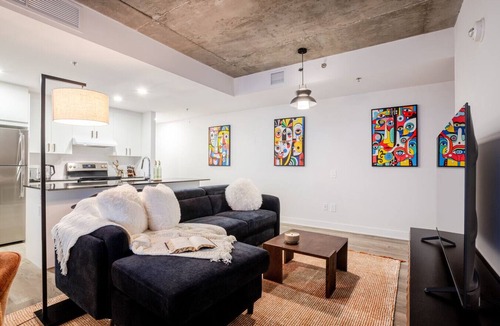 Griffintown Apartment | Luxury Living in MTL | Free Parking