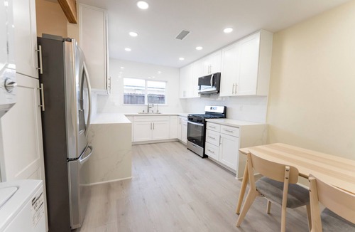 Downey Apartment | Luxury Living Redefined with a Charming 2-bedroom apartment in Downey