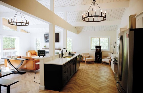 East Haven  Rutland County Ski Chalet | Luxury & Location-Secret Door to A Large Speakeasy